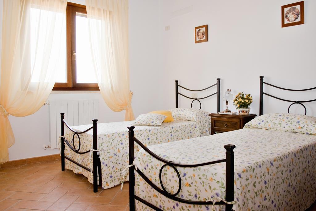 Agriturismo Colle D' Oro Пеша-Романа Номер фото